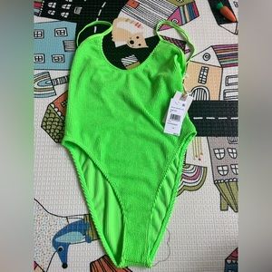 Good American always fit one piece